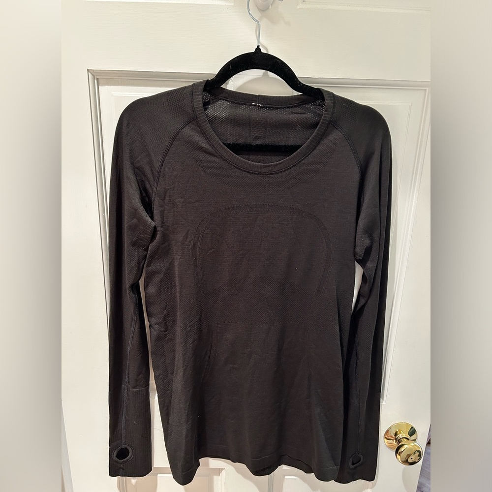 Black lululemon swiftly